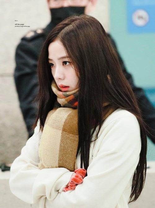 yg女团金智秀家庭背景,从豪门千金到YG女团Ace的成长之路